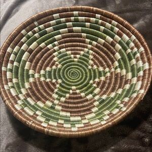 Ngwao Boswa Handwoven Basket - Brown and green